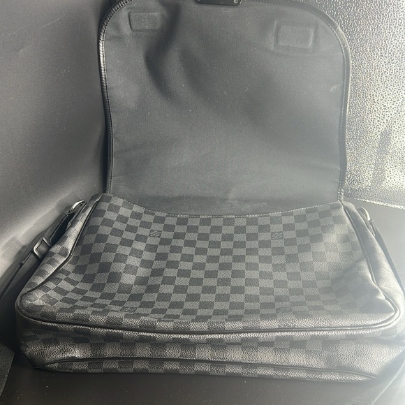 Louis Vuitton Damier graphite messenger bag - Picture 5 of 16